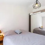 Spacious House With Pool In Σαιντ-Μαξίμ