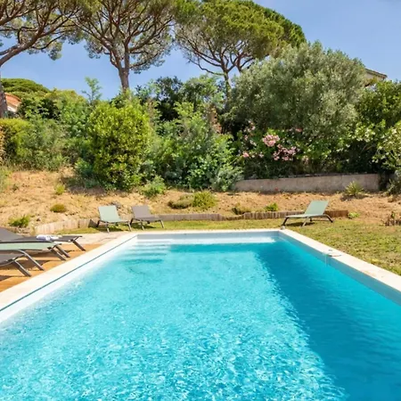 Spacious House With Pool In Σαιντ-Μαξίμ