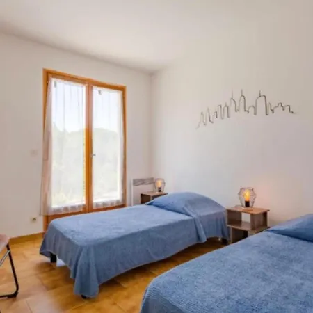 Spacious House With Pool In Σπίτι διακοπών *
